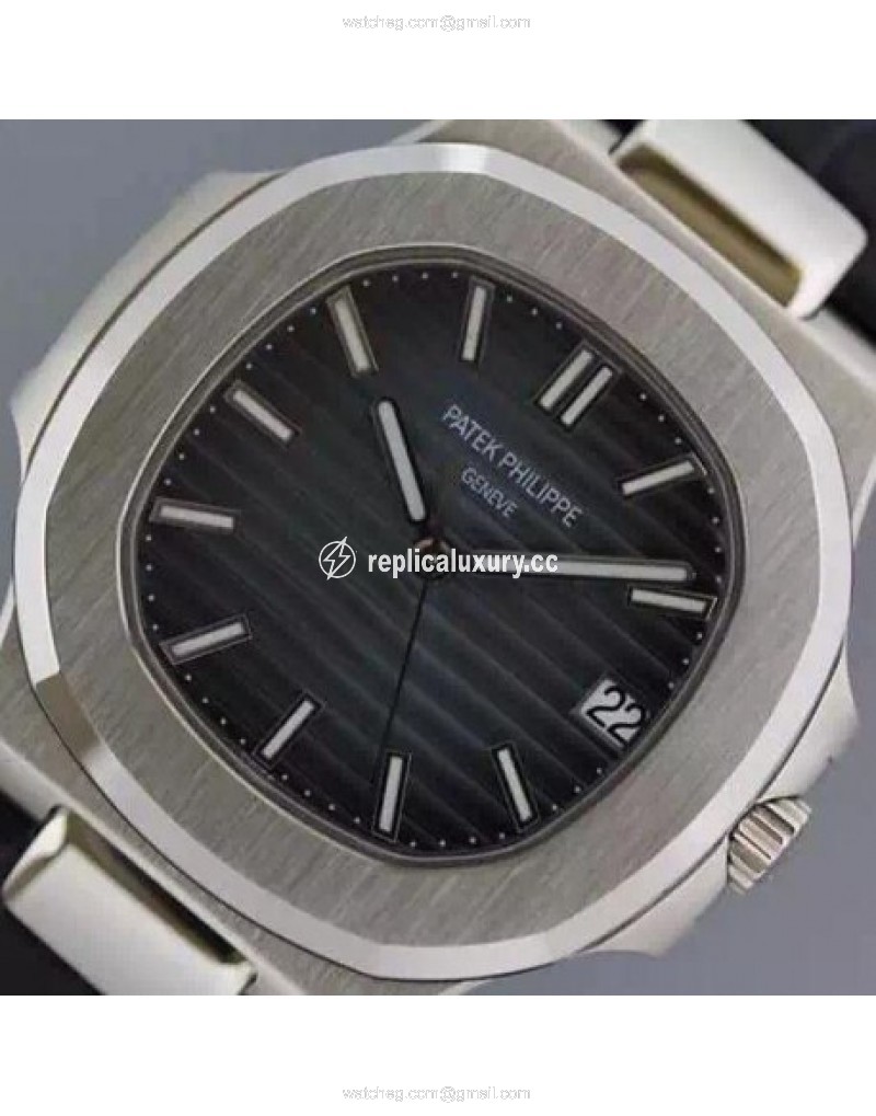 Patek Philippe Nautilus Jumbo 5711 Stainless Steel Blue 