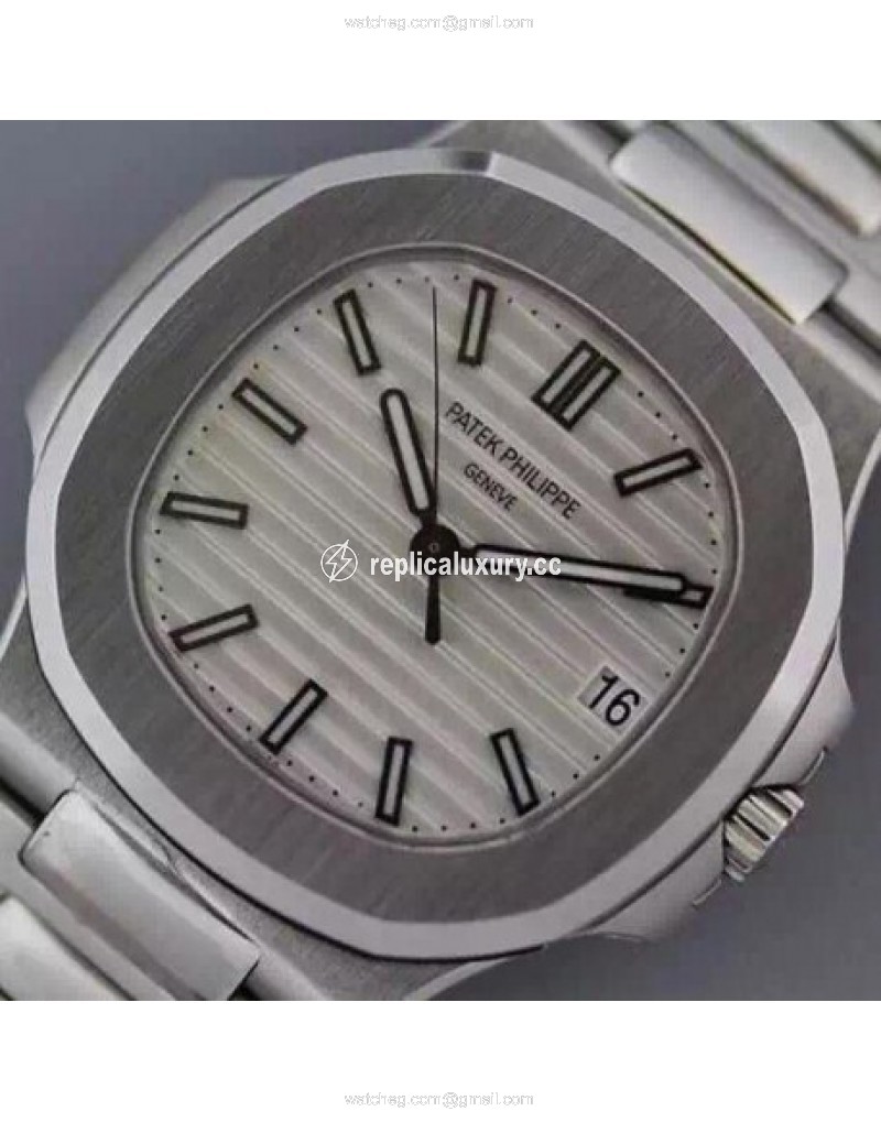 Patek Philippe Nautilus Jumbo 5711 Stainless Steel White 